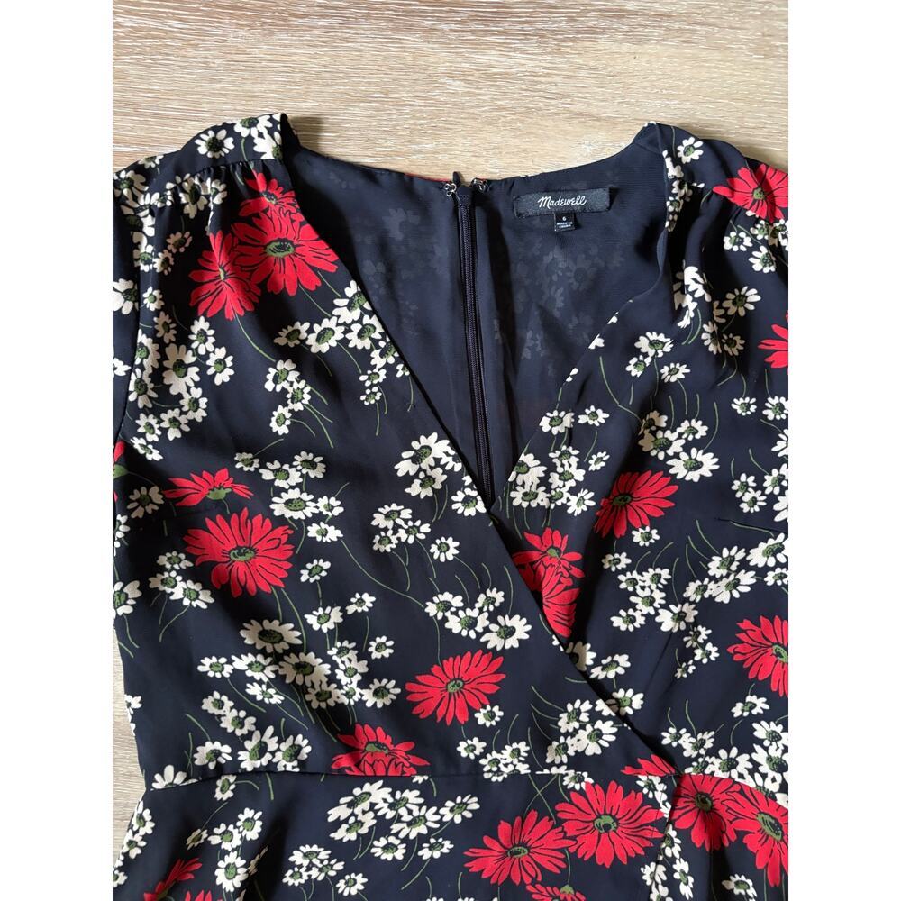 Madewell Peekaboo-Sleeve Midi Dress in the Hillside Daisies floral print - Picture 4 of 9